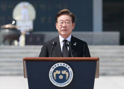 이재명 대통령이 6일 서울 동작구 국립서울현충원에서 열린 70회 현충일 추념식에서 추념사를 하고 있다. (사진=연합뉴스)