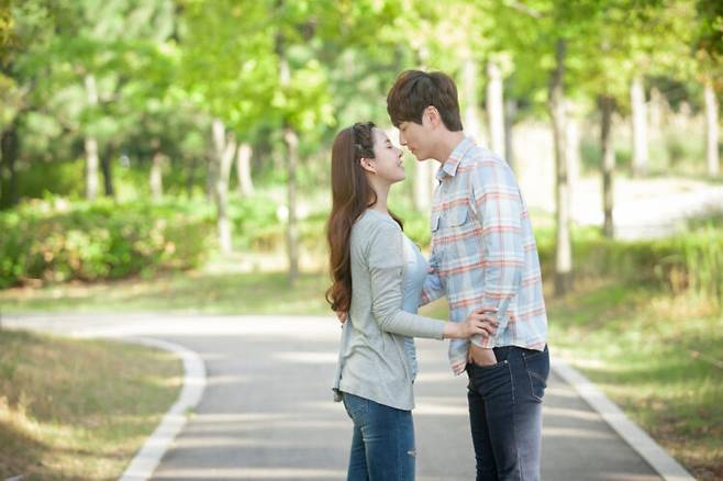 부부간 감정적 전염에 미생물이 관여할 가능성을 시사하는 연구결과가 나왔다. [사진=클립아트코리아]