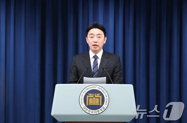 강훈식 대통령 비서실장이 6일 서울 용산구 대통령실 청사에서 대통령실 조직개편안을 발표하고 있다. 2025.6.6/뉴스1 ⓒ News1 허경 기자