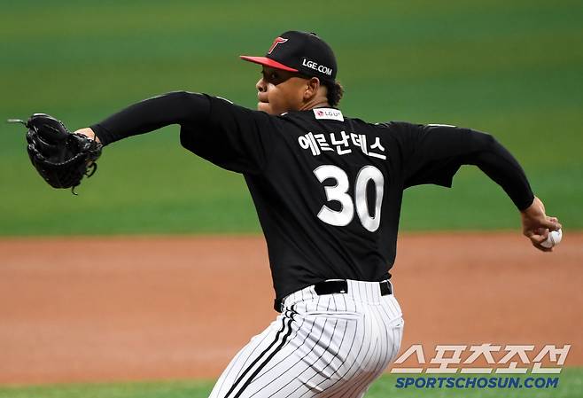 9일 서울 고척스카이돔에서 열린 키움 히어로즈와 LG 트윈스의 경기. LG 에르난데스가 역투하고 있다. 고척=박재만 기자 pjm@sportschosun.com/2025.04.09/