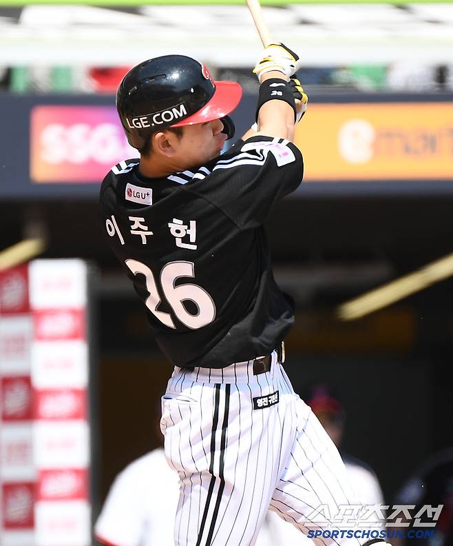 25일 인천 SSG랜더스필드에서 열린 LG-SSG전. 3회초 1사 이주헌이 안타를 치고 있다. 있다. 인천=정재근 기자 cjg@sportschosun.com/2025.5.25/