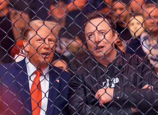 도널드 트럼프(왼쪽) 미국 대통령 과 일론 머스크 테슬라 CEO. /AFP연합