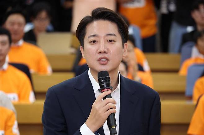 이준석 개혁신당 대선 후보가 3일 오후 서울 여의도 국회 의원회관에 마련된 개혁신당 제21대 대통령선거 개표상황실에서 입장을 밝히고 있다. ⓒ데일리안 홍금표 기자