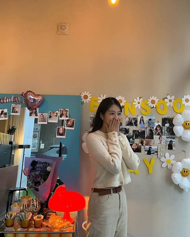 평범했던 생일을 그 어느때보다 의미있고 소중하고 행복한 날로 만들어주셔서 정말 감사합니다. 정말 감사하다는 말로 부족한 거 같아요. 정말 고마워요..💗_20250606_104110_162.jpg 매력적인 페이스의 배우 서은수