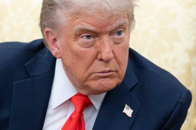 도널드 트럼프 미국 대통령이 5일 워싱턴 백악관에서 프리드리히 메르츠 독일 총리와 만나 취재진 질문을 듣고 있다. 워싱턴=EPA 연합뉴스