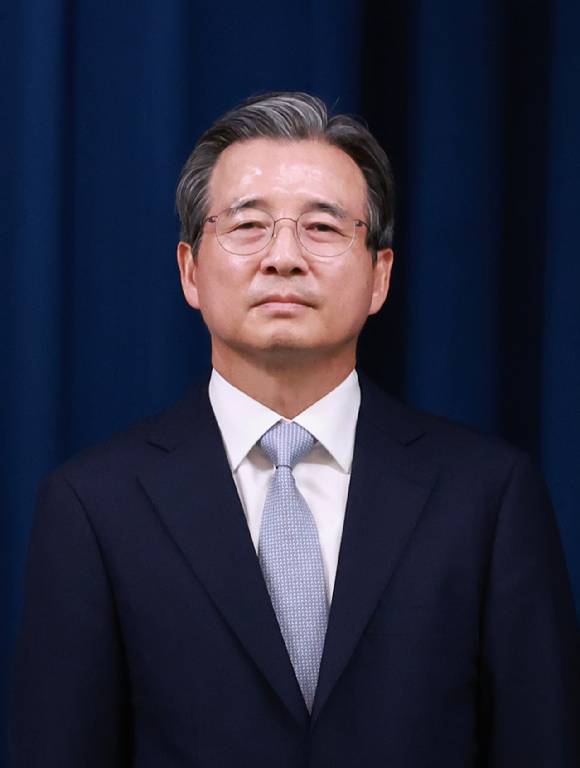 이재명 대통령은 6일 강훈식 대통령 비서실장의 대통령실 1차 인선 브리핑을 통해 대통령실 정책실장에 김용범 전 기획재정부 1차관을 임명했다고 밝혔다. 사진은 이날 인선 발표에 참석한 김 실장. 2025.6.6 [사진=연합뉴스]