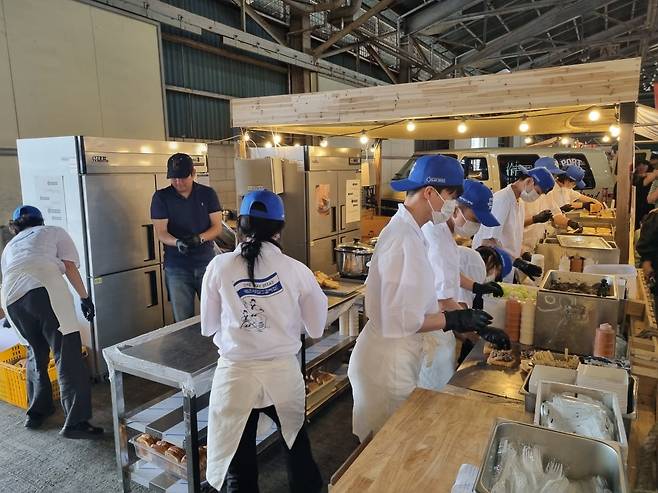 포트빌리지 부산에 팝업 매장을 연 해운대암소갈비집과 원웨이브레드. 민건태 기자