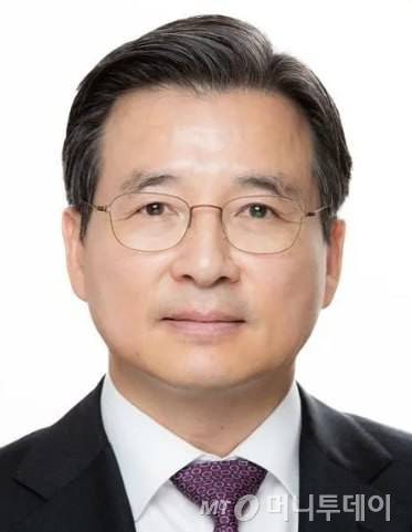 (서울=뉴스1) 허경 기자 = 이재명 대통령은 6일 대통령실 정책실장에 김용범 전 기획재정부 1차관를 임명했다.  김 실장은 1962년 전라남도 무안 출신으로 광주 대동고와 서울대 경제학과를 졸업하고 같은 대학에서 행정학 석사, 미국 조지워싱턴대에서 경제학 박사를 취득했다. (대통령실 제공. 재판매 및 DB 금지) 2025.6.6/뉴스1  Copyright (C) 뉴스1. All rights reserved. 무단 전재 및 재배포,  AI학습 이용 금지. /사진=(서울=뉴스1) 허경 기자