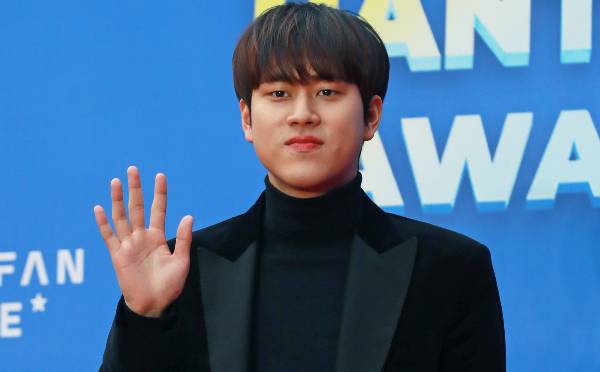 가수 이무진이 공연 리허설 도중 스태프에게 갑질 피해를 당한 것으로 알려졌다. 사진은 가수 이무진이 '한터뮤직어워즈 2024' 레드카펫행사에 참석한 모습. /사진=스타뉴스