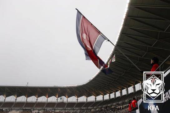 [서울=뉴시스]북한 축구 응원단. (사진=대한축구협회 제공)