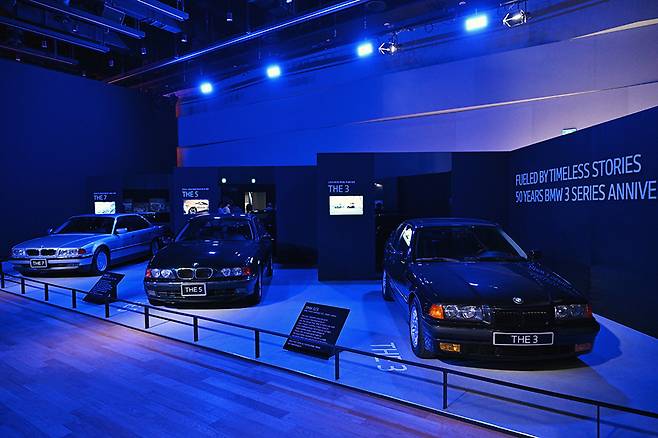 지난 시간, BMW를 대표해왔던 차량들. 사진: 김학수 기자