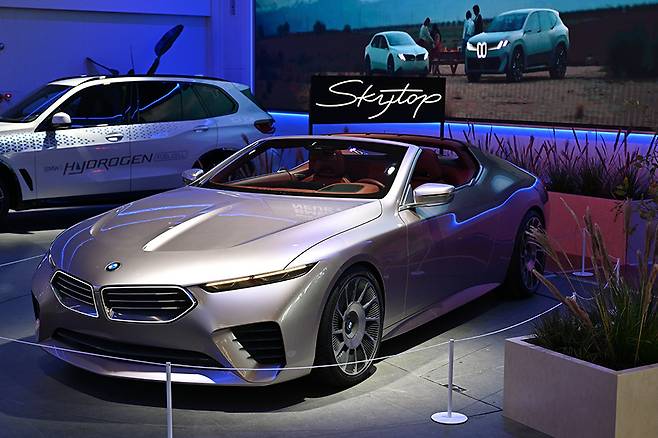 화려함이 돋보인 BMW 스카이탑 컨셉. 사진: 김학수 기자