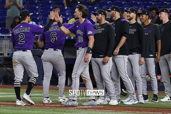 ▲ 승리에 기뻐하는 콜로라도 선수단.