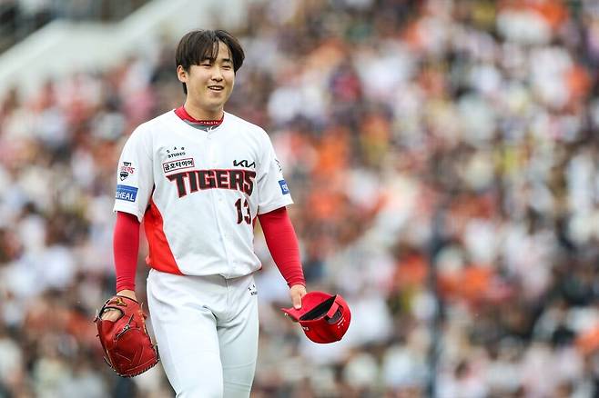 ▲ 8번째 도전 끝에 시즌 첫 승을 신고한 윤영철 ⓒKIA타이거즈