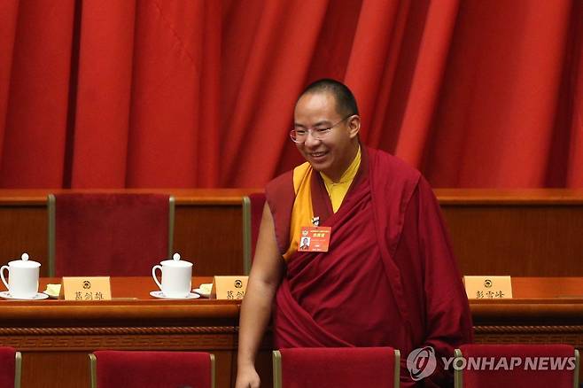 중국 당국이 임명한 11대 판첸 라마 중국 당국이 임명한 11대 판첸 라마 기알첸 노르부가 2017년 3월 3일 베이징 인민대회당에서 열린 중국인민정치협상회의(정협) 개회식에 참석한 모습. [EPA=연합뉴스 자료사진]