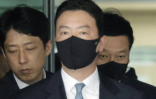 윤석열 대통령 체포 방해 혐의를 받는 김성훈 대통령경호처 차장이 지난 3월21일 서울 마포구 서울서부지방법원에서 열린 영장실질심사를 마치고 대기 장소로 이동하고 있다. 사진=뉴시스