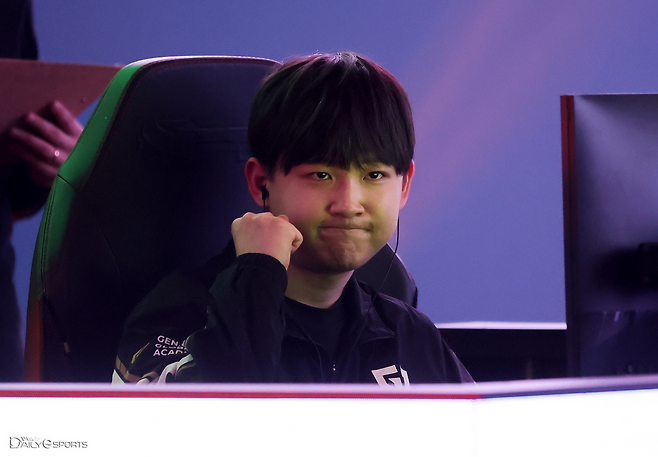 풀세트 접전 끝 대역전극의 주인공이 된 '원더08' 고원재.