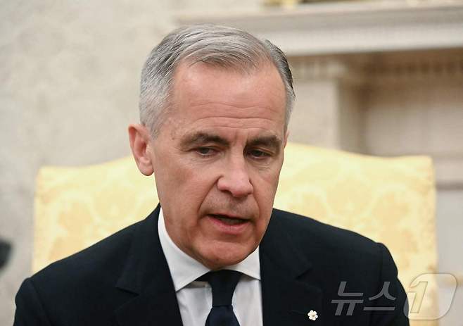 마크 카니 캐나다 총리가 6일(현지시간) 워싱턴 백악관에서 도널드 트럼프 미국 대통령과 가진 회담서 "부동산은, 절대 팔리지 않는 곳도 있다. 캐나다를 절대 팔지 않을 것＂이라고 말하고 있다. 2025.05.07 ⓒ AFP=뉴스1 ⓒ News1 우동명 기자