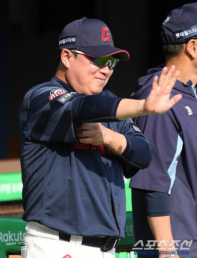 경기 전 웃으며 시작했던 김태형 감독.