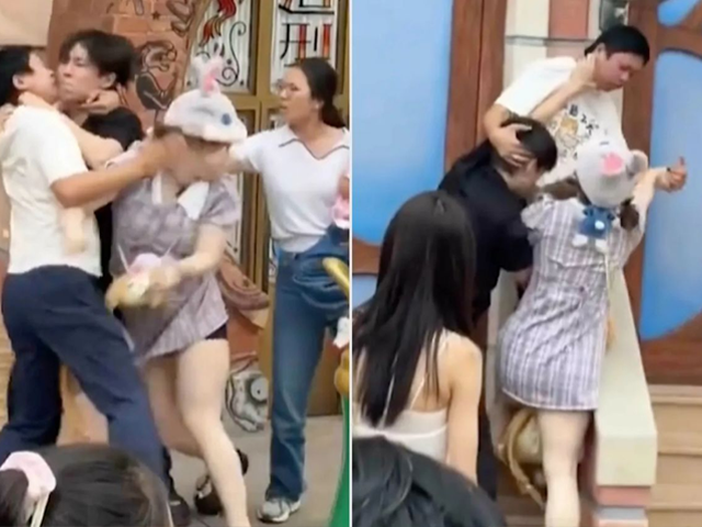 중국 상하이 디즈니랜드에서 몸싸움을 벌이는 한 가족과 커플의 모습 [이미지 출처=피플 캡처]