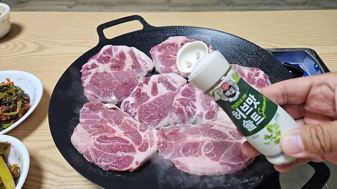 20250606_205457.jpg 저녁 아들 개인 훈련 후 돼지목살