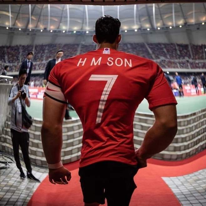 민.jpg 암투병 환자 방문하는 손흥민