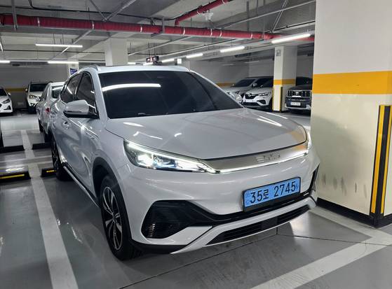 비야디(BYD)의 국내 첫 승용 모델인 소형 전기 스포츠유틸리티차 아토3. 전면부는 용의 얼굴을 형상화했다. 오삼권 기자.