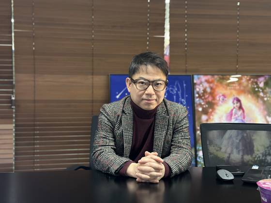 비크닉과 인터뷰를 진행한 김수훈 SAMG엔터테인먼트 대표. SAMG엔터테인먼트