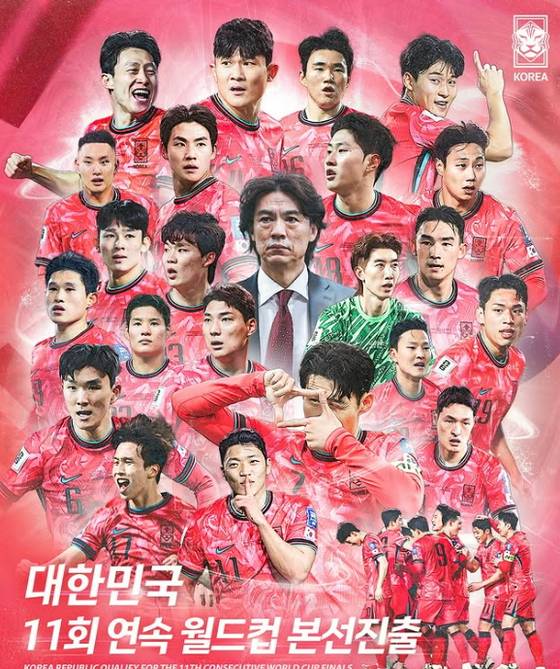 11회 연속 월드컵 본선 진출을 이룬 한국축구대표팀 홍명보 감독과 선수들. [사진 KFA SNS]