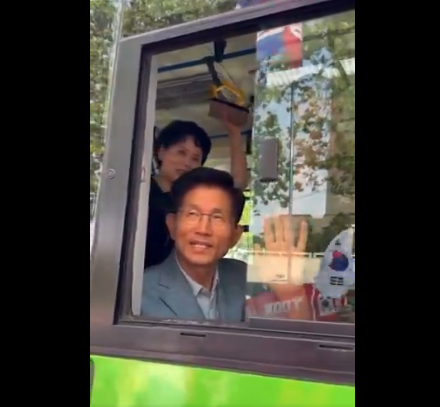 김문수 전 국민의힘 대통령 선거 후보를 7일 서울 서초구 일대에서 목격했다는 게시글이 SNS 등에 올라왔다. X 갈무리