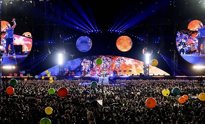 Coldplay performs at Goyang Sports Complex as part of its “Music of the Spheres” tour on April 16 (Live Nation Korea)