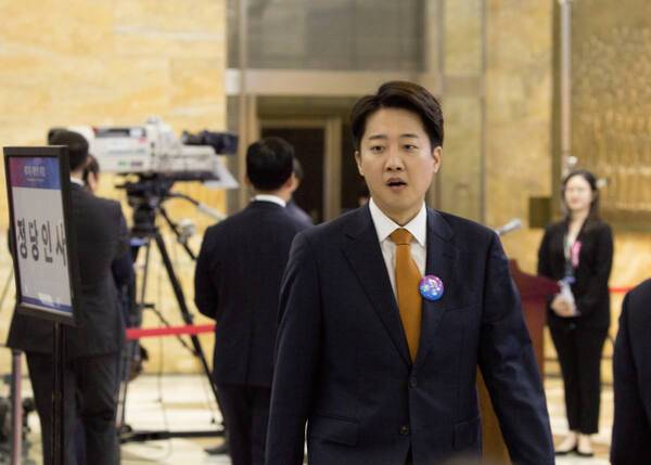 개혁신당 이준석 의원이 4일 서울 여의도 국회에서 열린 제21대 이재명 대통령 취임선서에 참석하고 있다. 연합뉴스