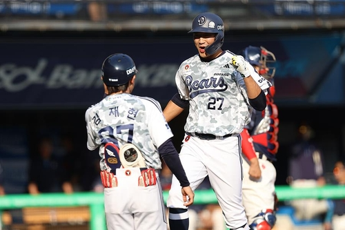 2회 솔로홈런을 터뜨린 김대한(27번)이 기뻐하고 있다. 사진[연합뉴스]