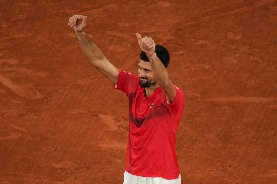 관중들에게 인사하는 조코비치. 사진[AP=연합뉴스]
