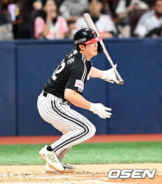 [OSEN=고척, 이대선 기자] 7일 오후 서울 고척스카이돔에서 2025 신한 SOL Bank KBO리그 키움 히어로즈와 LG 트윈스의 경기가 열렸다.키움은 알칸타라, LG는 임찬규를 선발 투수로 내세웠다.3회초 1사에서 LG 손용준이 중전 안타를 치고 있다. 2025.06.07 /sunday@osen.co.kr