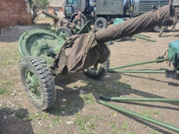 러시아 최전선에서 외부에 공개된 적 없는 희귀한 북한제 60㎜ 및 140㎜ 박격포 등이 포착됐다고 현지 군사 전문 채널들이 전했다. 사진은 북한제 구식 140㎜ 자주 박격포 자료사진. 텔레그램