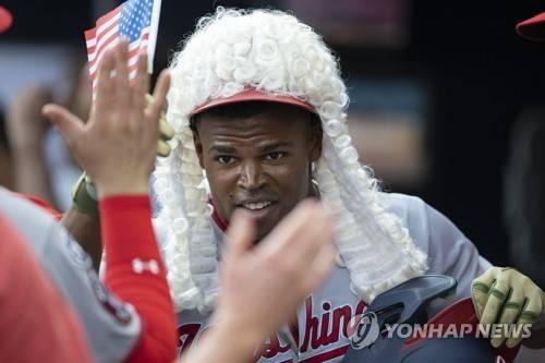 키움 히어로즈가 5일 단기 대체 외국인 선수로 미국 출신 우투우타 외야수 스톤 개랫을 영입했다. 기존 외인타자 루벤 카디네스는 지난달 31일 두산 베어스전에서 우측 팔꿈치 통증을 호소하면서 전력에서 이탈했다. 연합뉴스