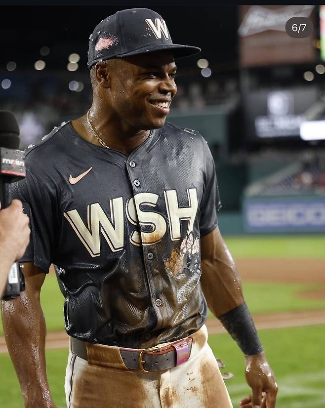 키움 히어로즈가 5일 단기 대체 외국인 선수로 미국 출신 우투우타 외야수 스톤 개랫을 영입했다. 기존 외인타자 루벤 카디네스는 지난달 31일 두산 베어스전에서 우측 팔꿈치 통증을 호소하면서 전력에서 이탈했다. 개랫 SNS