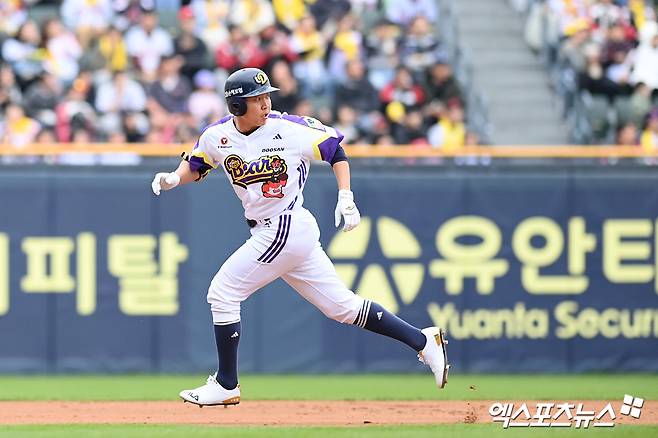 두산 베어스 정수빈이 올해 정규시즌 경기에 출전해 주루하고 있다. 정수빈은 7일 잠실 롯데 자이언츠전에서 경기 중 부상으로 교체됐다. 엑스포츠뉴스 DB