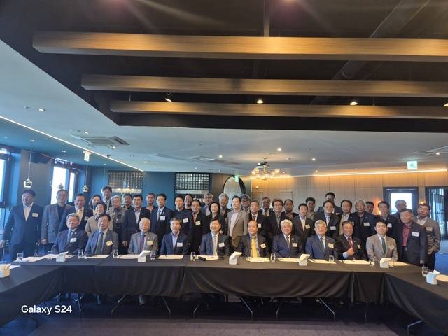 전북애향본부(총재 윤석정)는 5일 전주 그랜드힐스턴호텔에서 김관영 전북특별자치도지사 초청 조찬간담회를 갖고 도정 설명과 지역 현안에 대한 다양한 의견을 교환했다. 사진=전북애향본부 제공