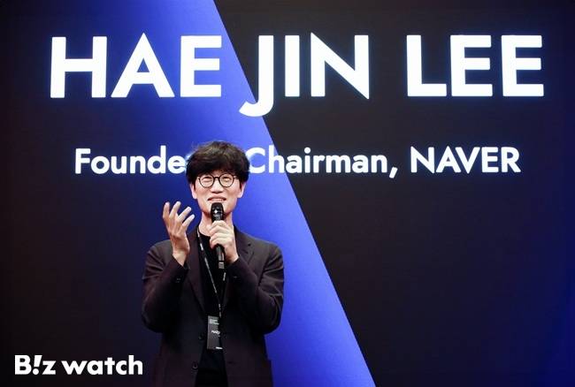 이해진 네이버 이사회 의장이 5일(현지 시간) 미국 실리콘밸리에서 열린 네이버 벤처스 네트워킹 행사에 참여해 발표를 진행하고 있다./사진=네이버 제공