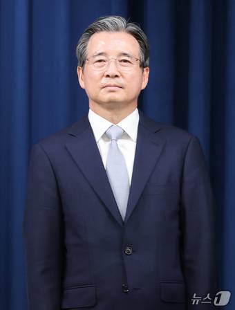 대통령실 정책실장으로 임명된 김용범 전 기획재정부 1차관이 6일 서울 용산구 대통령실 청사에서 열린 수석비서관 인선 발표에 참석해 있다. 2025.6.6/뉴스1 ⓒ News1 허경 기자
