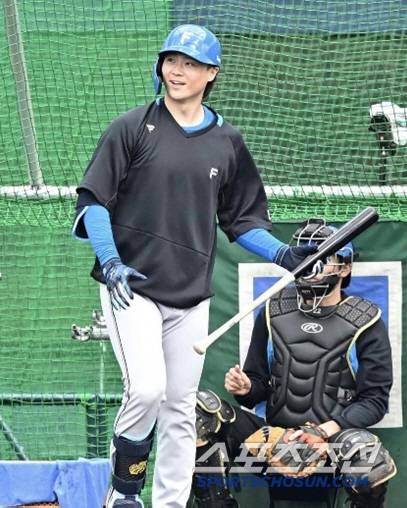 오키나와 스프링캠프에서 타격훈련 중인 야마사키. 사진캡처=니혼햄 파이터스 SNS