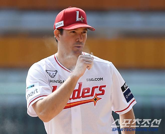 15일 인천 SSG랜더스필드에서 열린 시범경기 LG-SSG전. 선발투수 SSG 앤더슨이 투구를 준비하고 있다. 인천=정재근 기자 cjg@sportschosun.com/2025.3.15/