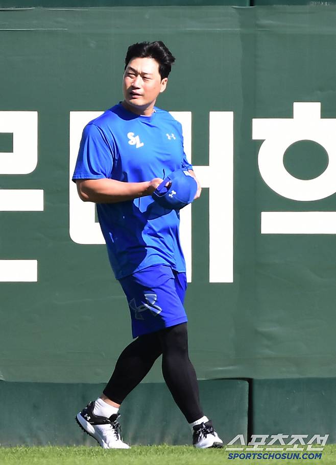 4일 인천 SSG랜더스필드에서 열리는 KBO리그 SSG와 삼성의 경기. 동료들과 함께 몸을 풀고 있는 삼성 오승환. 인천=송정헌 기자songs@sportschosun.com/2025.06.04/