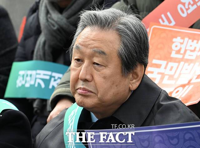 김무성 국민의힘 상임고문이 차기 지도체제를 놓고 내홍을 겪는 국민의힘에 "선 당헌·당규 개혁, 후 전당대회 개최의 길로 가야 한다"라고 당부했다. /박헌우 기자