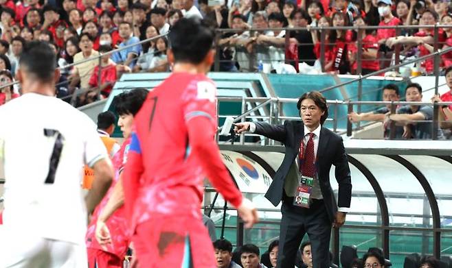 작전 지시하는 축구대표팀 홍명보 감독. ⓒ 데일리안 방규현 기자