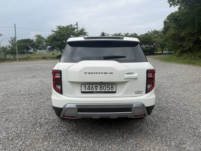 토레스 하이브리드 후면부.