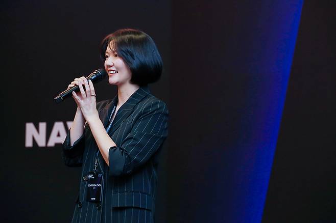 네이버는 5일(현지시간) 미국 실리콘밸리 포시즌 호텔에서 '벤처링 네이버스 넥스트 챕터(Venturing NAVER's Next Chapter)' 행사를 개최했다. 최수연 네이버 대표가 인사말을 하고 있다. 〈자료 네이버〉