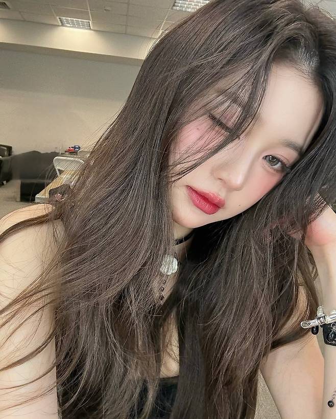 504810180_18062805851587664_2572861347370821692_n.jpg 오늘자 아이브 장원영 인스타